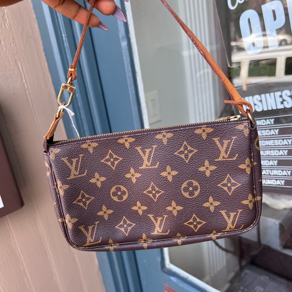 Authentic Louis Vuitton Monogram Pochette Accessoires Pouch - Picture 3 of 10